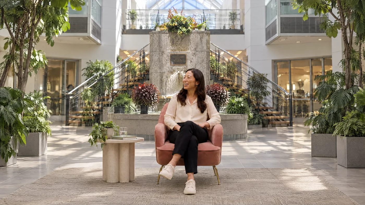Le même décor avec la personne interviewée incrustée